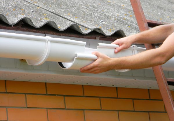 Gutter Hanging in Seminole